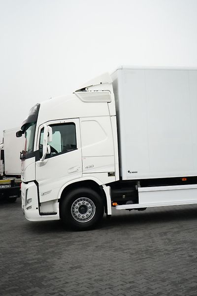 Volvo FM (2023) 430 / ACC / E 6 / KONTENER + W - fotka 24 z 45