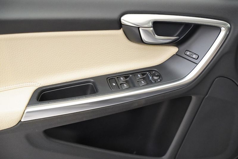Volvo S60 - fotka 12 z 25