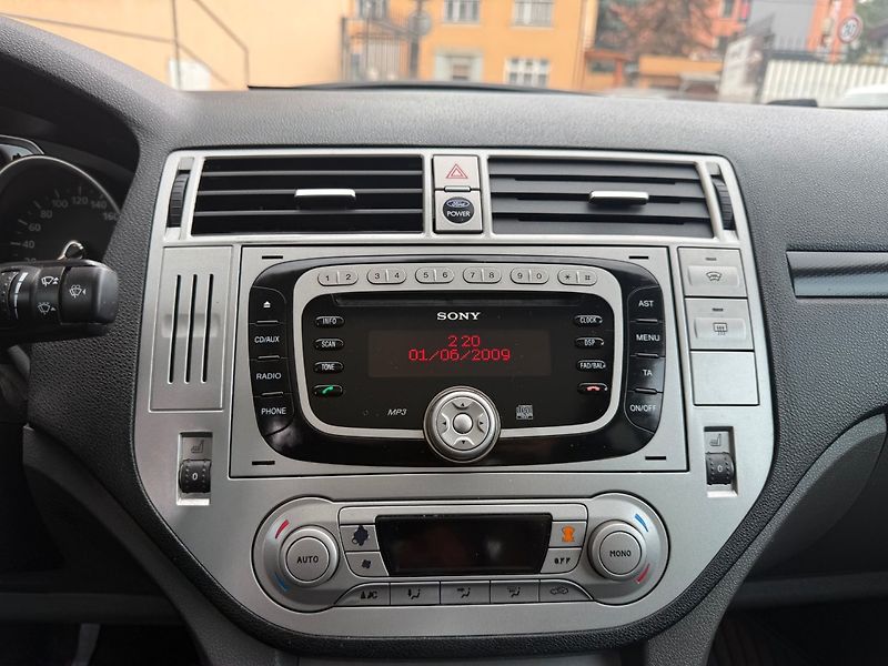 Ford Kuga (2008) 2.0 TDCi 4x4 - fotka 9 z 17