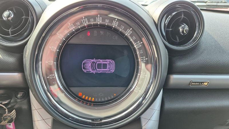 Mini Cooper 2,0 SD ALL4 - fotka 17 z 25