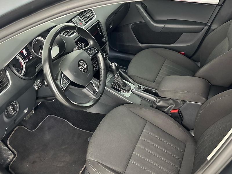 Škoda Octavia Style DSG - fotka 6 z 30