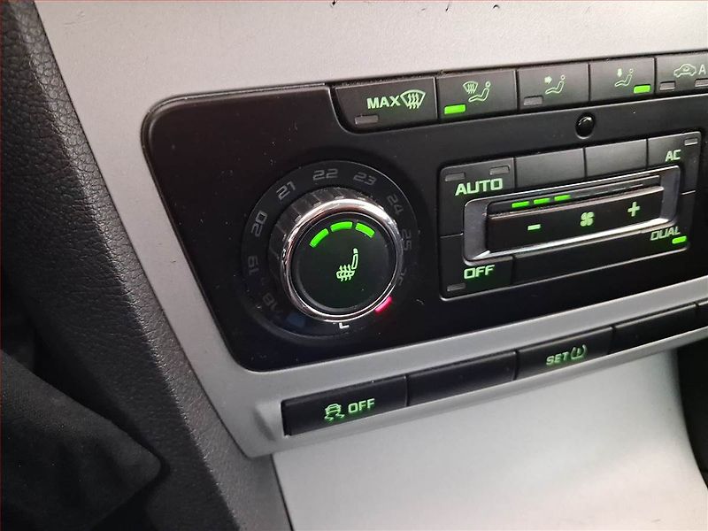 Škoda Octavia (2011) 2.0 TDI, plně pojízdný - fotka 19 z 19