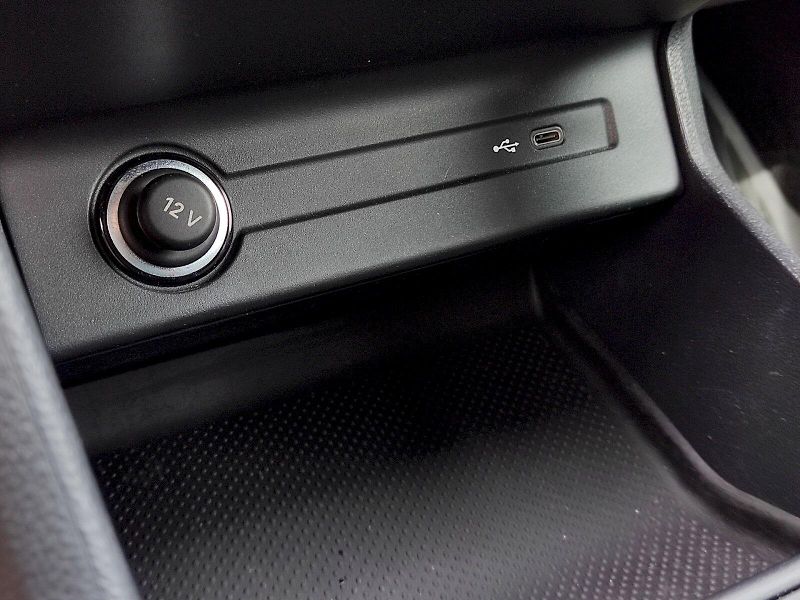 Škoda Karoq (2021) Active 1,5 Tsi - fotka 20 z 34
