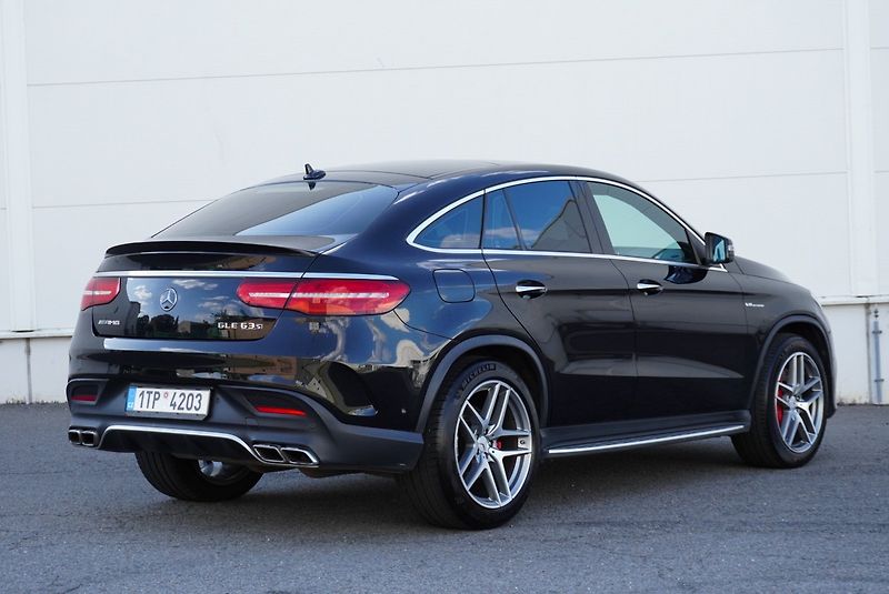 Mercedes-Benz GLE 63S AMG 4M - fotka 6 z 50