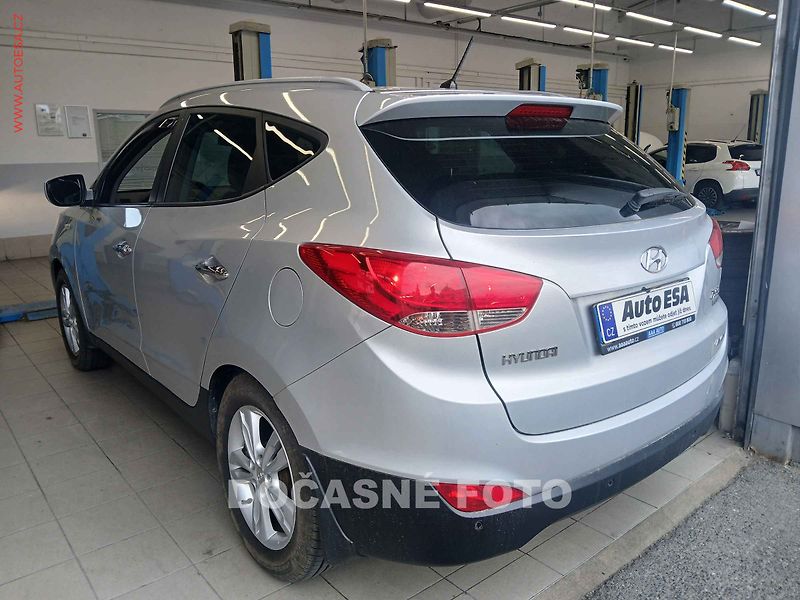 Hyundai ix35 (2011) 2.0CRDi 4x4, AT, kůže, autoAC - fotka 2 z 3