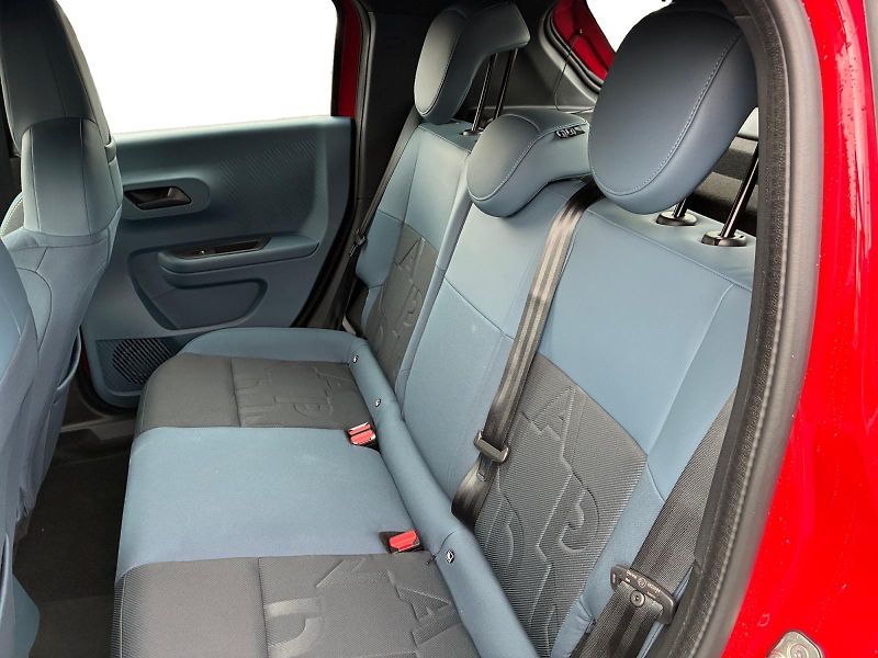 Fiat Grande Panda Electric (2026) RED 113k 44 kWh       - fotka 13 z 15