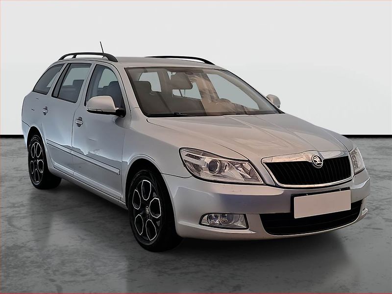 Škoda Octavia (2012) 1.6 TDI, Automat, zamluveno - fotka 1 z 17