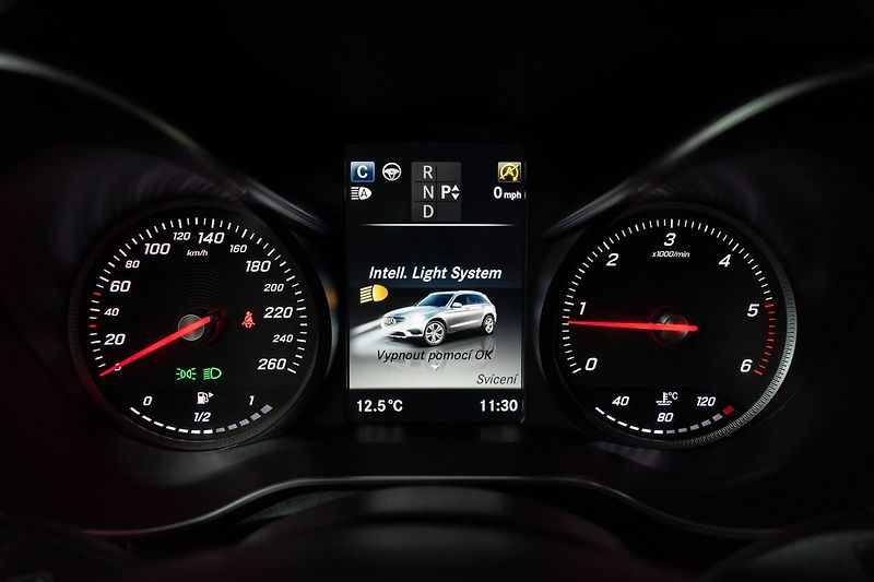 Mercedes-Benz GLC 250d 4MATIC*ACC*TAŽNÉ*DPH - fotka 26 z 44