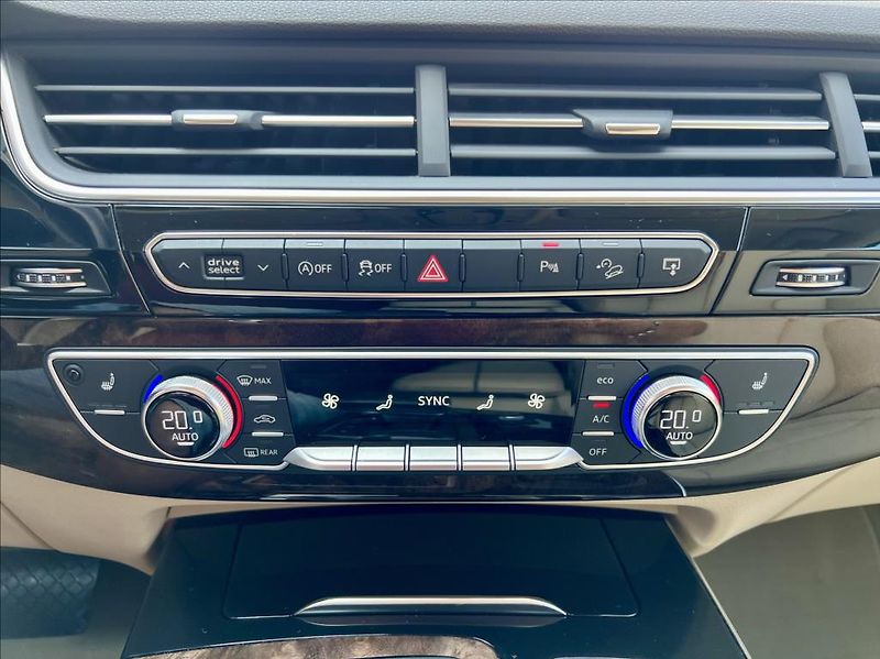 Audi Q7 3,0 TDi  MATRIX  VZDUCH  200kW - fotka 46 z 54