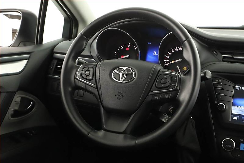 Toyota Avensis (2015) 2.0 D-4D, Navi, Tempomat - fotka 8 z 14