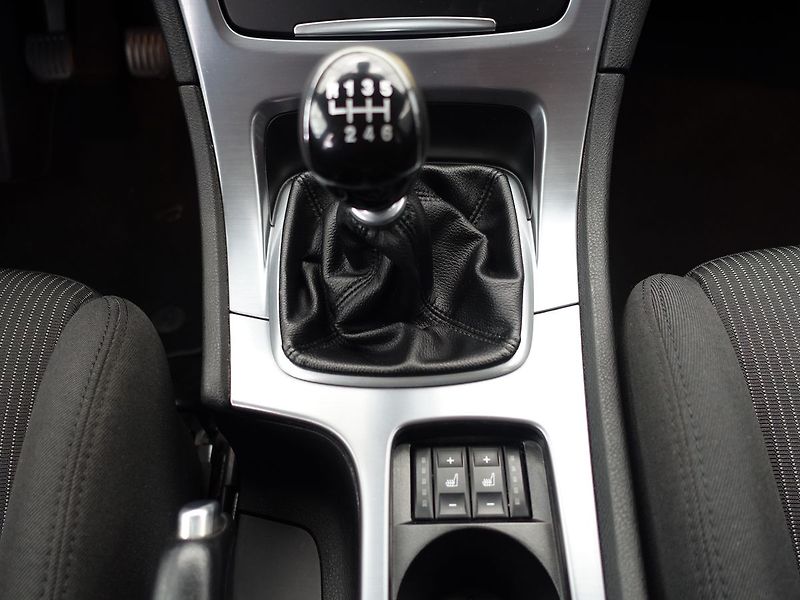 Ford Mondeo 2.0 TDCi Titan. man. nové brzd - fotka 14 z 31
