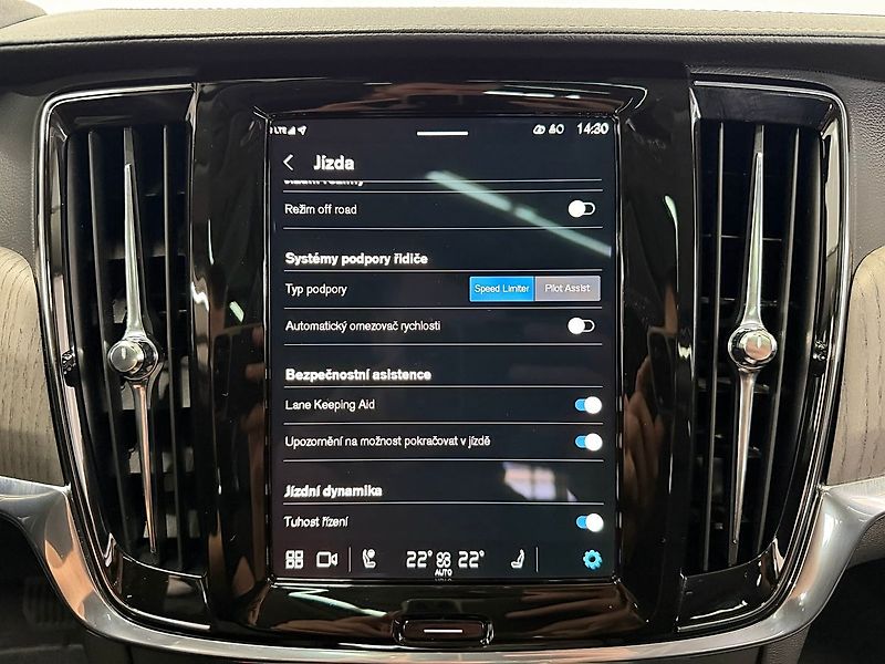 Volvo V90 B4 AWD ADVANCED, H&K, PANO, KE - fotka 16 z 26