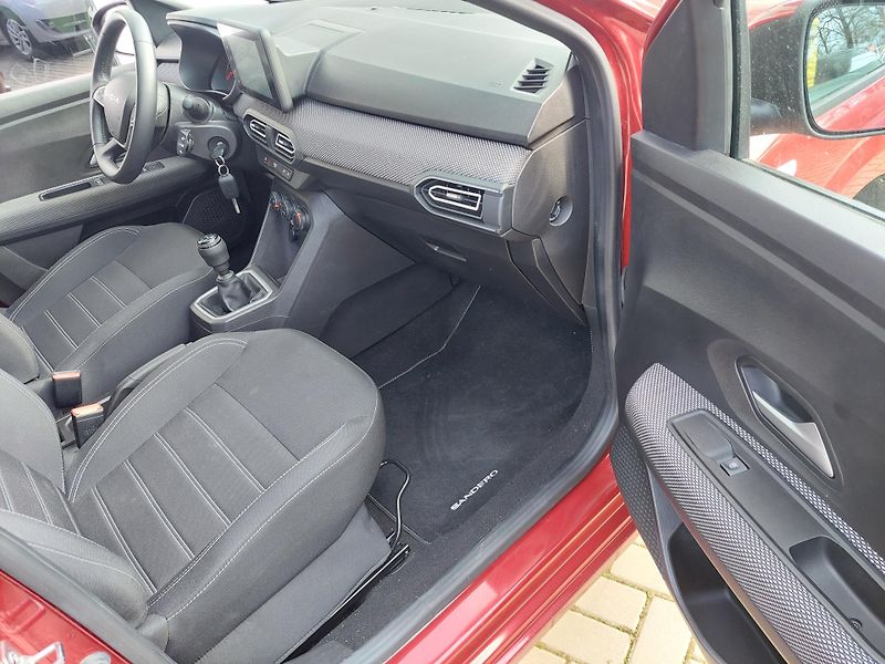 Dacia Sandero (2023) III. TCe 90 - fotka 22 z 31