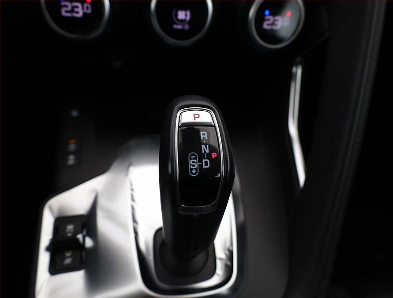 Jaguar E-Pace (2021) D150 AWD - fotka 10 z 20