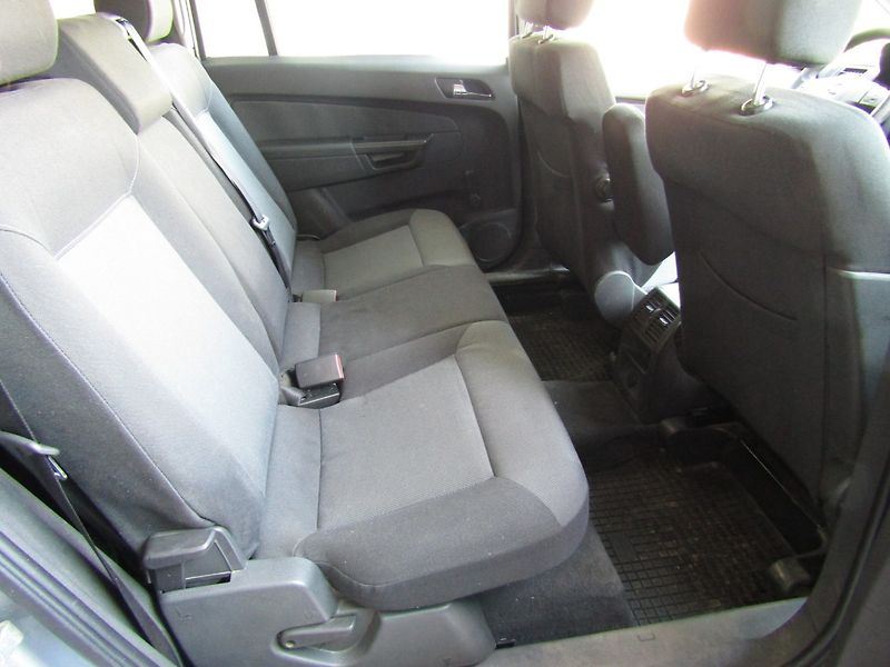 Opel Zafira (2006) 1.9 CDTi 88kW - fotka 24 z 33