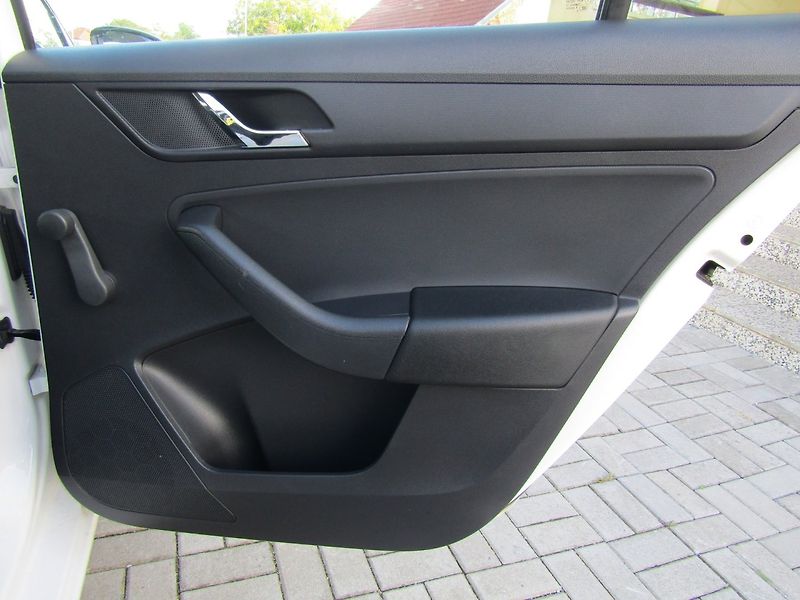 Škoda Rapid (2015) 1.2 TSI 77kW  TOP QUALITY - fotka 25 z 37
