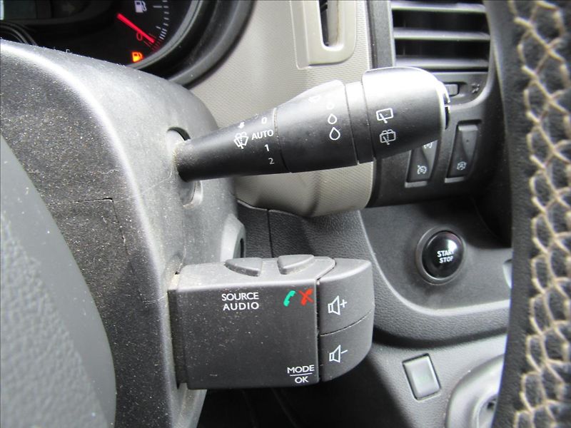 Renault Trafic 1,6 dCi 125 8 míst - fotka 21 z 27