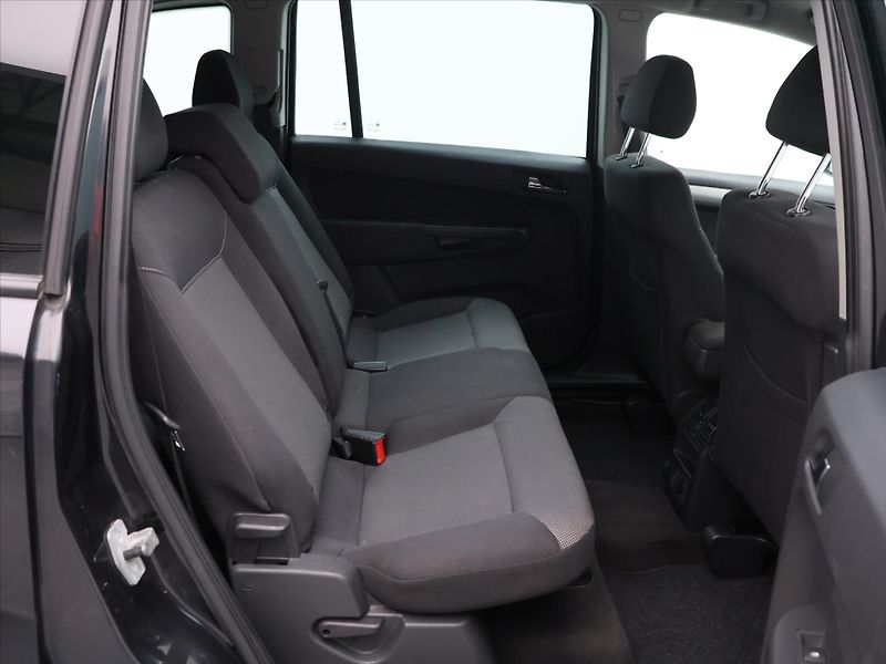 Opel Zafira 1,6 i 85kW Family STK 04/2028 - fotka 12 z 23