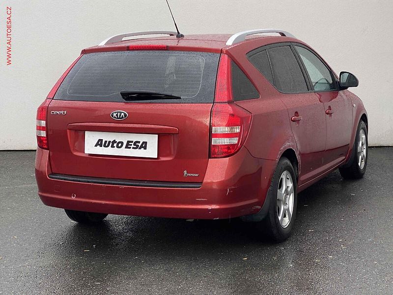 Kia Ceed (2008) 1.6i, ČR, AC - fotka 4 z 14