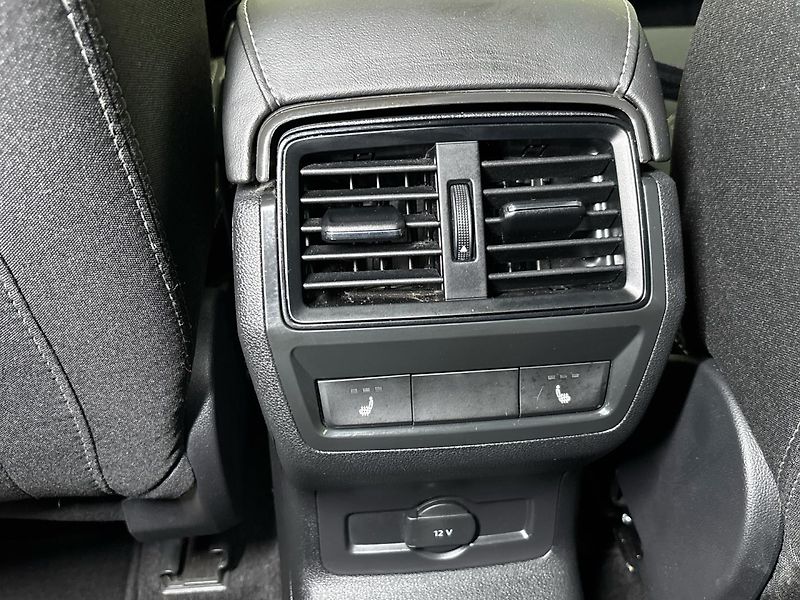Škoda Karoq Sportline 4x4 DSG, nez. topení - fotka 22 z 30