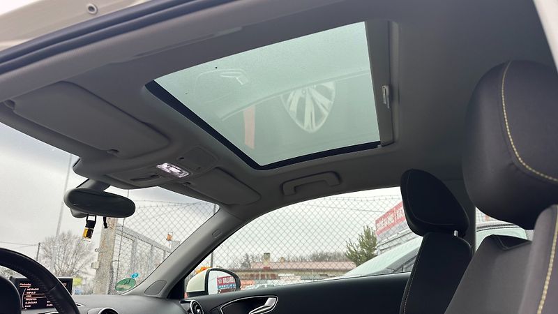Audi A1 (2011) 1.4TFSi 90kW*Pano*Alu*PDC* - fotka 21 z 24
