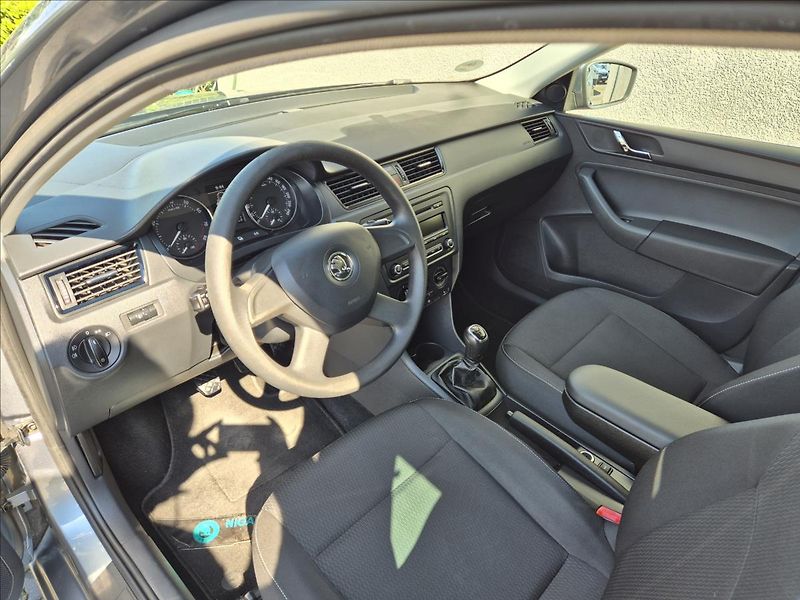 Škoda Rapid 1,2 TSi Klima Tempomat Alu TZ - fotka 12 z 27