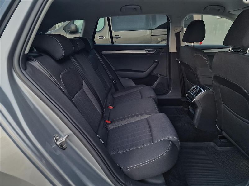 Škoda Superb 2.0TDI 110kW Style Combi,1Maj - fotka 15 z 49