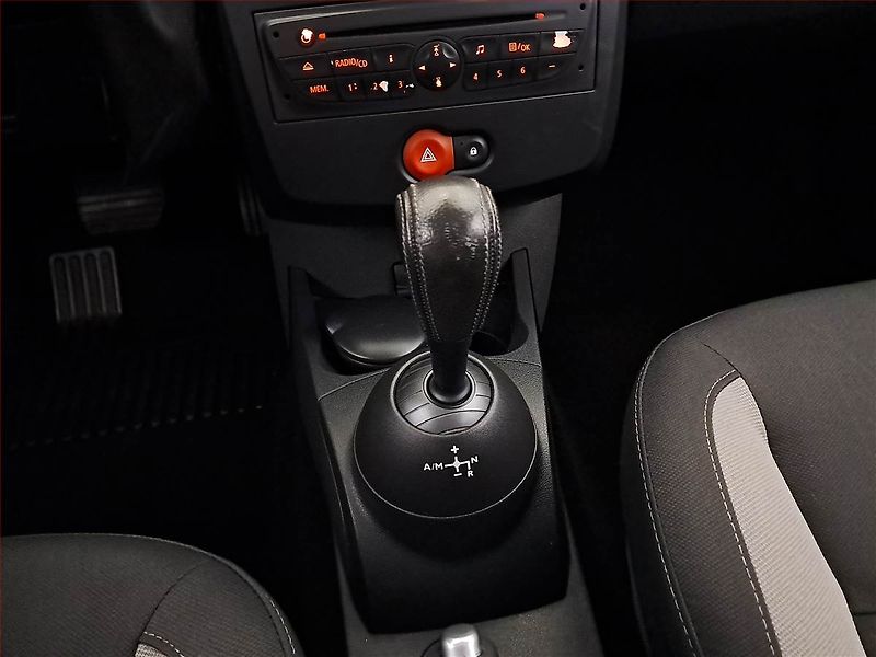 Renault Clio (2010) 1.2 16V, Automat, Navi - fotka 13 z 19