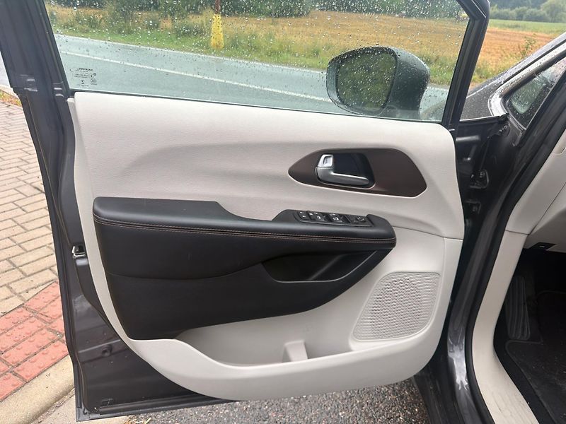 Chrysler Pacifica (2017) 3,6 Pentastar RU 8 míst 2017 - fotka 15 z 20