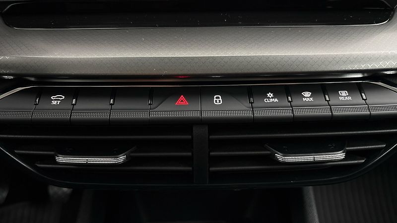 Škoda Octavia 2.0 TDI Ambition Combi - fotka 13 z 23