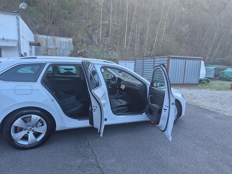 Škoda Superb Combi 2,0TDi DSG 110kw 17ALU - fotka 17 z 44