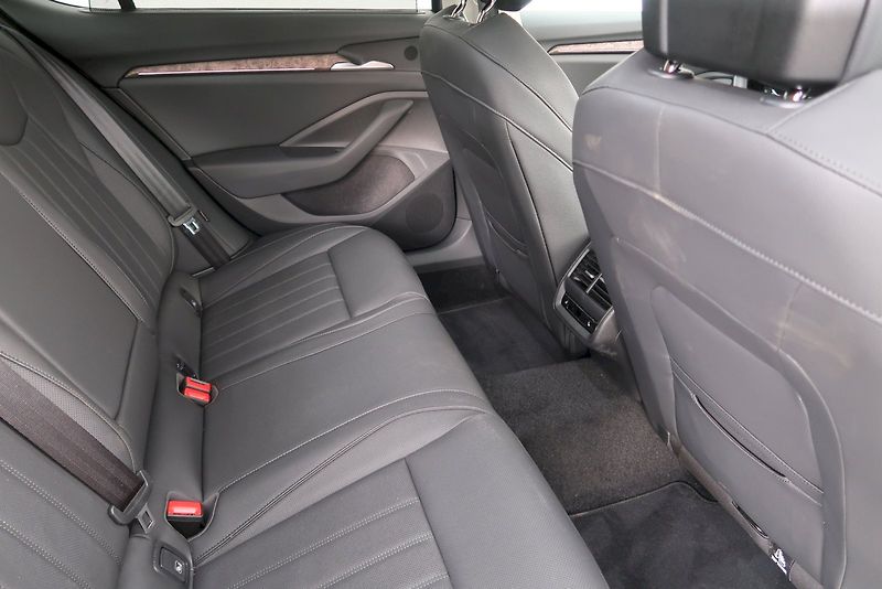 Škoda Superb (2025) L&K 2.0 TDI 142 kW 4x4 DSG - fotka 25 z 28