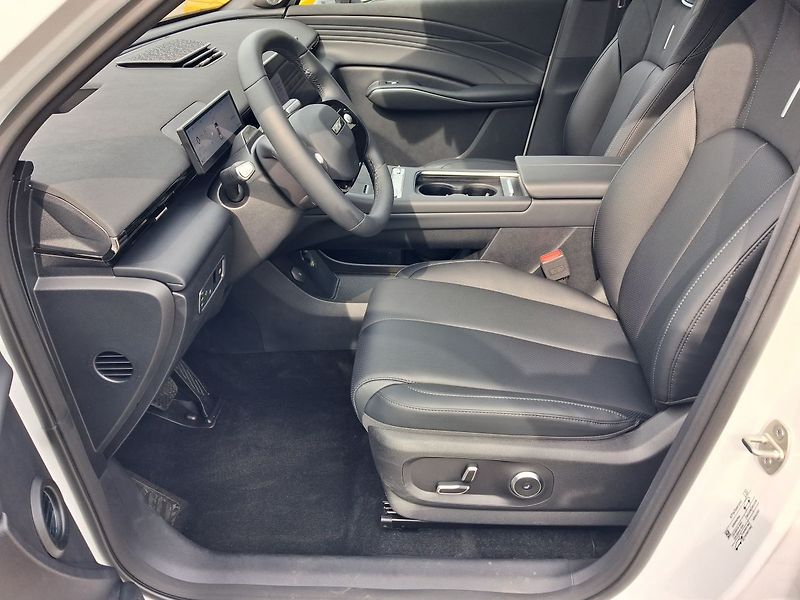 Omoda 7 (2026) Premium 1.6 tGDI ICE AWD - fotka 8 z 31