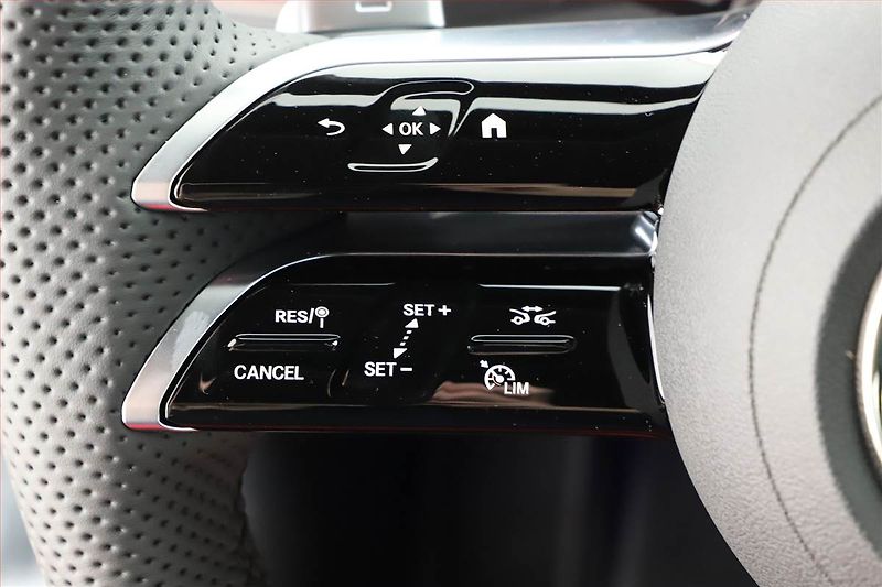 Mercedes-Benz GLC (2025) 300 de 4MATIC, AMG LINE - fotka 24 z 29