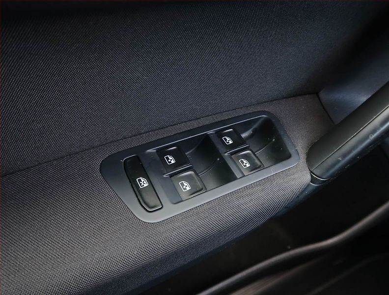 Volkswagen Golf Sportsvan (2015) 1.6 TDI, Navi, Tempomat - fotka 19 z 21