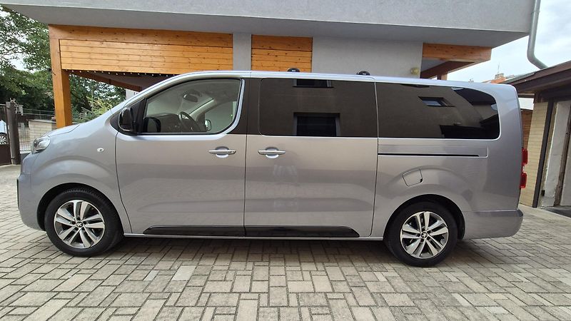 Peugeot Traveller (2021) 2.0 BlueHDi ALLURE L3 - fotka 3 z 25