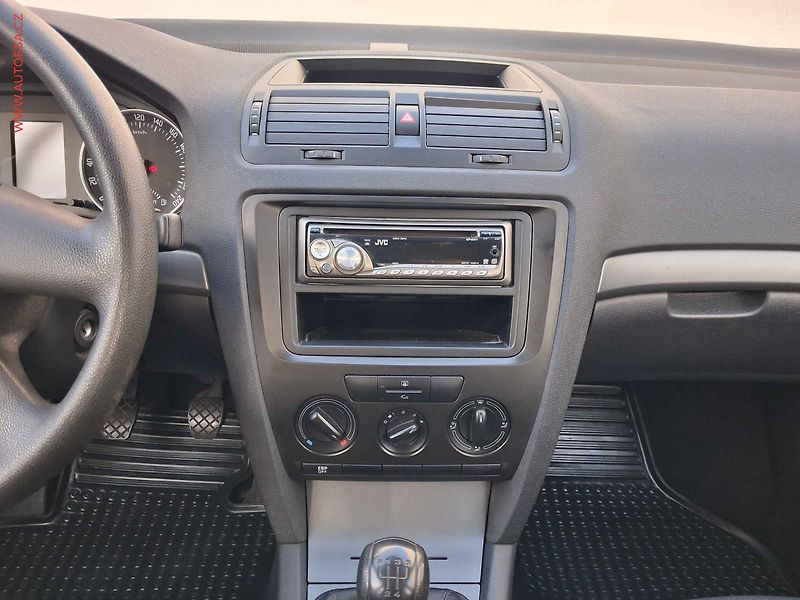 Škoda Octavia (2009) 1.6MPi, 2.maj,ČR, El.výbava - fotka 12 z 14