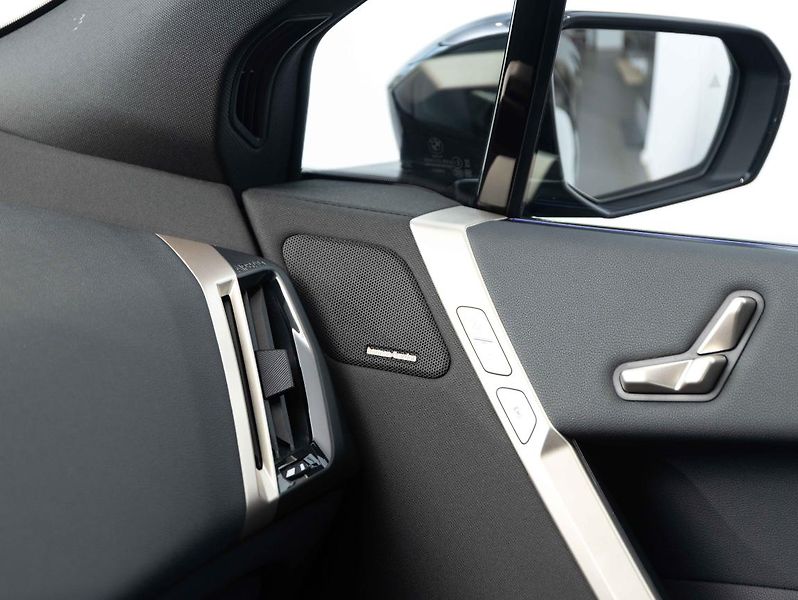 BMW iX xDrive40 - fotka 16 z 21