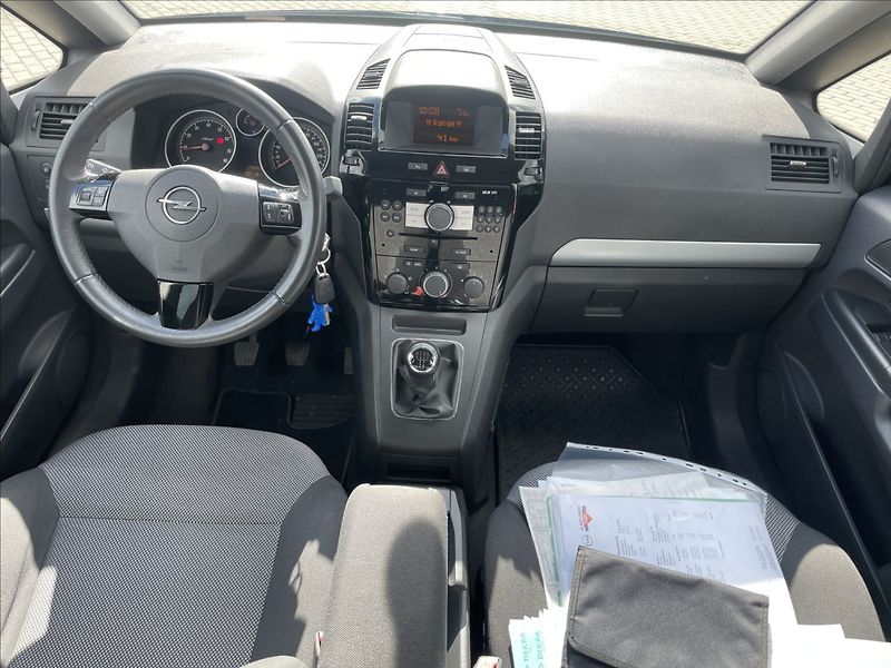 Opel Zafira 1,6 i 16V 85kw 7míst Tažné TOP - fotka 13 z 34