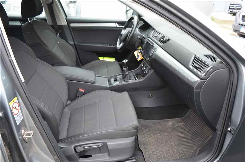 Škoda Superb (2017) 2,0 TDI AMBITION - fotka 16 z 19