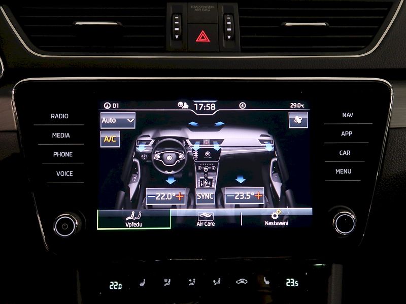 Škoda Superb (2023) STYLE 2.0TSI 140KW DSG - fotka 28 z 41