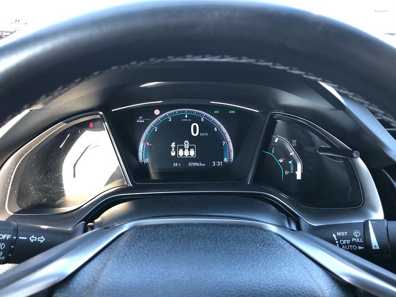 Honda Civic 1.0 VTEC Elegance - fotka 18 z 28