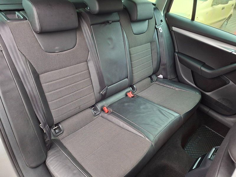 Škoda Octavia (2013) 1.4TSI 103kW 6MAN -S.KNIHA - fotka 27 z 48