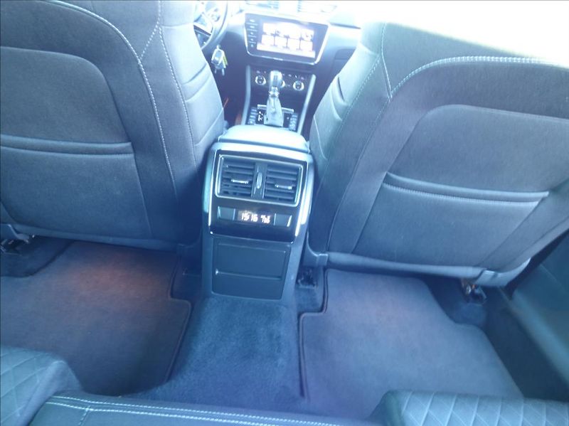 Škoda Superb 2,0 TDI DSG,Bi-Xenon,model 201 - fotka 39 z 45