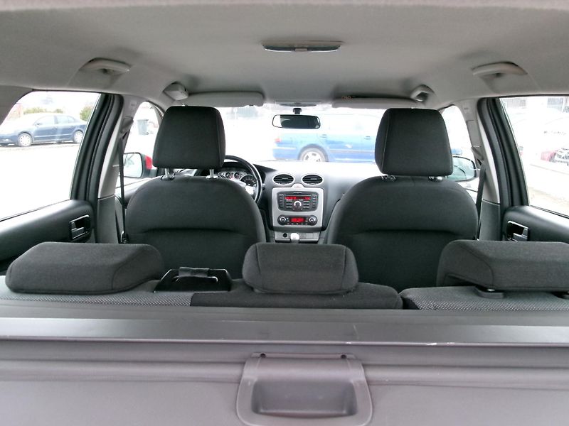 Ford Focus 1,6 - ZADÁNO - fotka 23 z 25