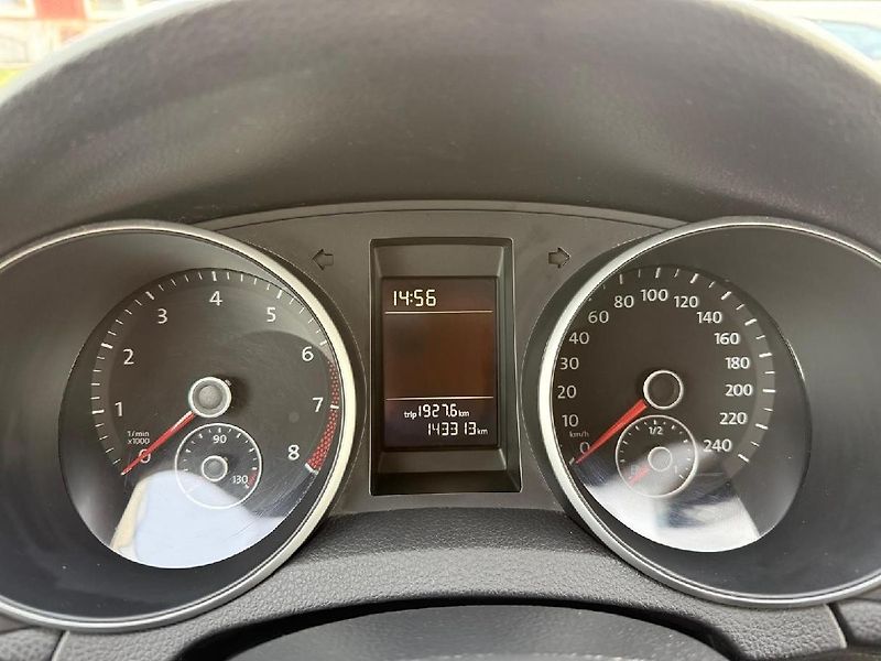 Volkswagen Golf (2011) 1.2i,77kW,S.kn,aut.klima - fotka 9 z 23
