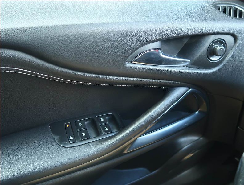 Opel Zafira (2013) 2.0 CDTI, Navi, Tempomat - fotka 14 z 15