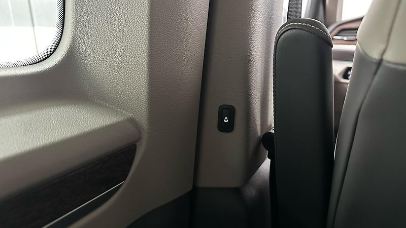 Volkswagen Multivan TAŽNÉ / ZÁRUKA / TOP STAV - fotka 29 z 51