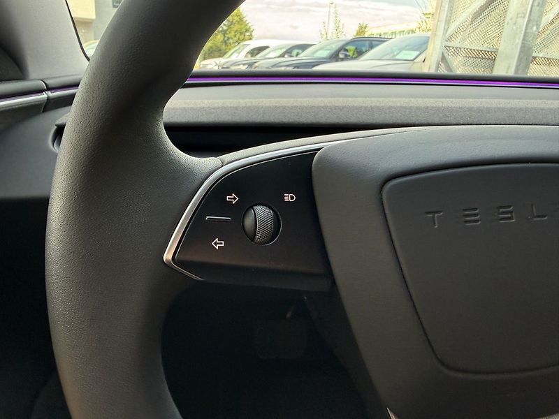 Tesla Model 3 --REZERVACE-- - fotka 30 z 39