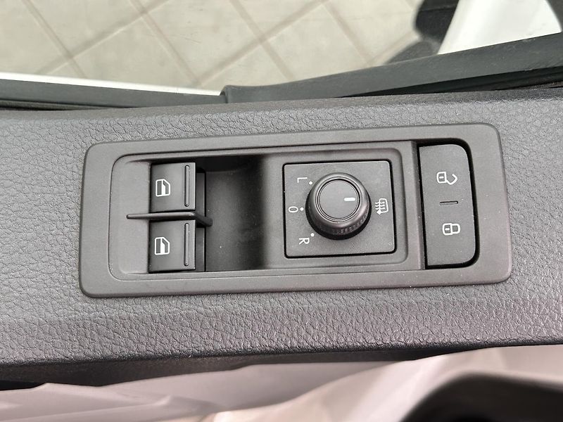 Volkswagen Transporter 2.0 TDI - fotka 8 z 25